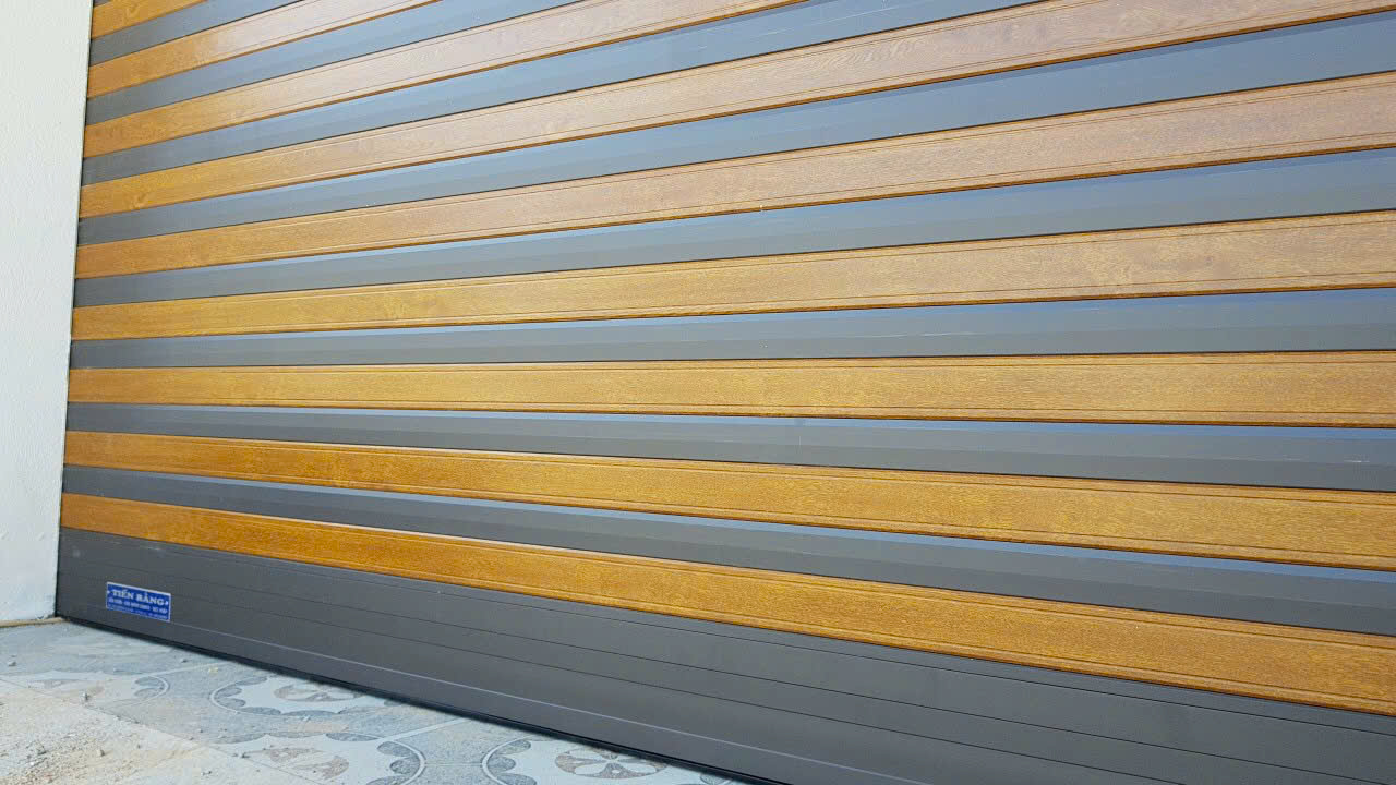 Cửa cuốn kéo tay ONEDOOR vận hành thủ công bằng lò xo