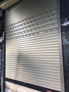 Cửa cuốn Đức ONEDOOR lắp đặt cho nhà phố hiện đại