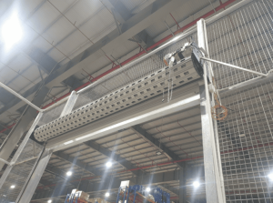 Tiến hành lắp ray dẫn hướng