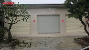 Chi tiết thân và ray cửa cuốn tấm liền tại công trình ONEDOOR